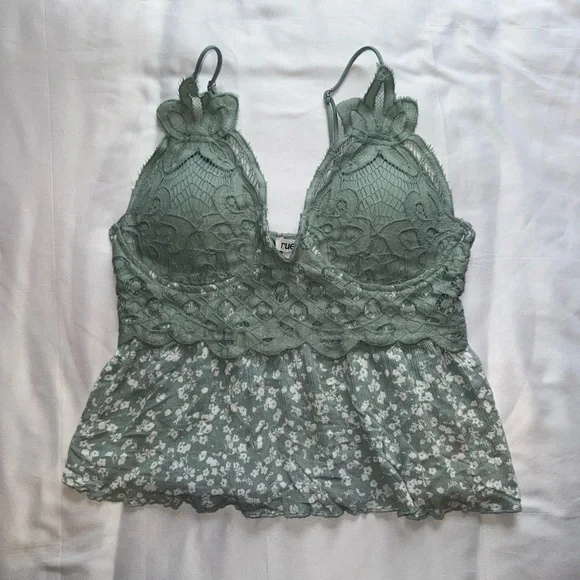 Rue21 Green and White Lace Floral Crop Top Size Large - Picture 1 of 4